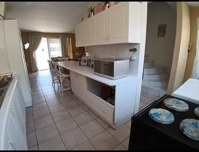 2 BEDROOM APARTMENT FOR SALE IN MARGATE BEACH